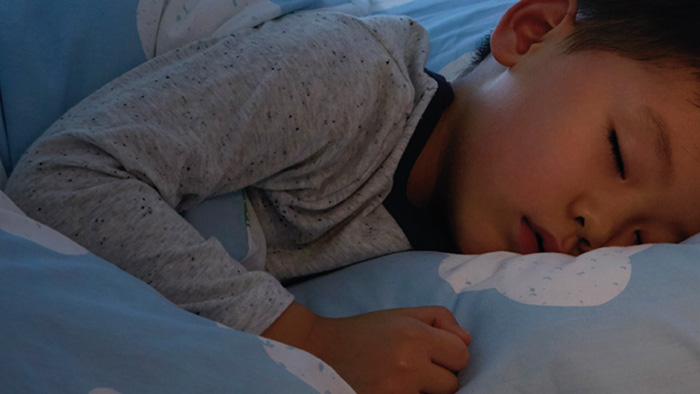 Намалени нива на доловимия шум, спящо дете