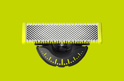 Zbliżenie na specjalne ostrza maszynki First Shave z mikrokoralikami zapobiegające podrażnieniom podczas golenia.