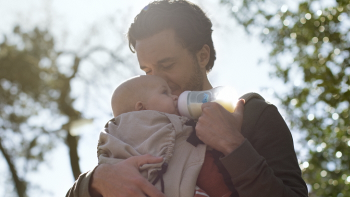 Кърмене: как може да ми помогне моят партньор?